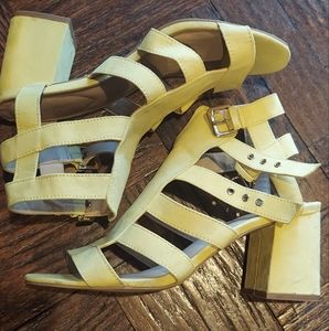 016,Comfort Est. 1946 Sandals heels light Yellow 💛